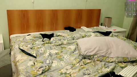 Holly online show from 02-05-25, 09:18