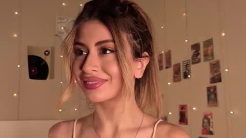 Snapshot of holayoula chatting on 10-10-25, 08:13 Moni Monica online show from 10-10-25, 08:13