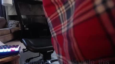 Snapshot of hold_onto_this chatting on 09-16-25, 05:36 Moby online show from 09-16-25, 05:36