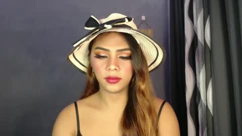 Snapshot of holliescarlet chatting on 12-22-24, 03:33 holliescarlet online show from 12-22-24, 03:33