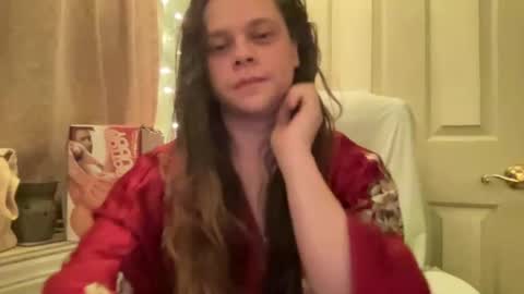 Snapshot of holly23hopefull chatting on 12-18-24, 07:47 Hollys Drive threw Side Of CB. online show from 12-18-24, 07:47