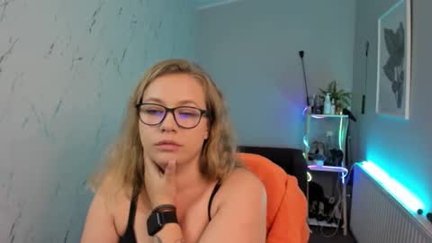 Holly online show from 09-23-25, 05:49