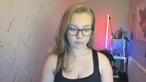 Snapshot of holly_bb95 chatting on 10-09-25, 06:39 Holly online show from 10-09-25, 06:39