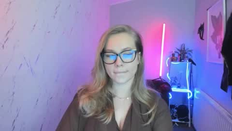 Snapshot of holly_bb95 chatting on 10-30-25, 06:52 Holly online show from 10-30-25, 06:52