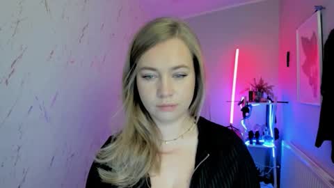 Snapshot of holly_bb95 chatting on 11-18-25, 08:46 Holly online show from 11-18-25, 08:46