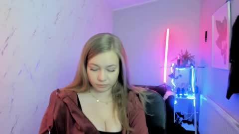 Snapshot of holly_bb95 chatting on 11-22-25, 07:46 Holly online show from 11-22-25, 07:46