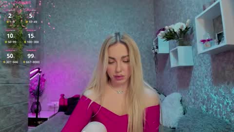 Snapshot of holly_molly8 chatting on 10-20-25, 07:03 holly_molly8 online show from 10-20-25, 07:03