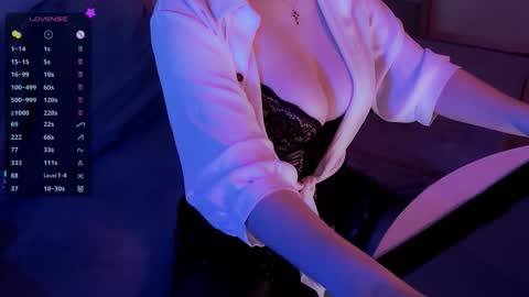 Snapshot of holly_molly_69 chatting on 09-19-25, 01:01 Molly online show from 09-19-25, 01:01