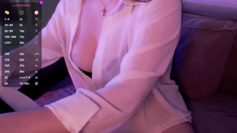 Snapshot of holly_molly_69 chatting on 12-18-25, 01:50 Molly online show from 12-18-25, 01:50