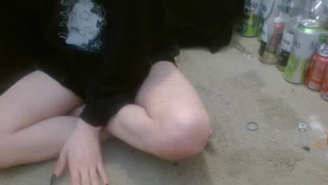 Holly Hawkes online show from 10-12-25, 08:19