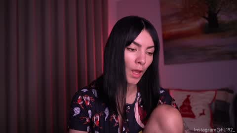Snapshot of hollylinder_ chatting on 12-12-24, 02:37 Holly Linder online show from 12-12-24, 02:37