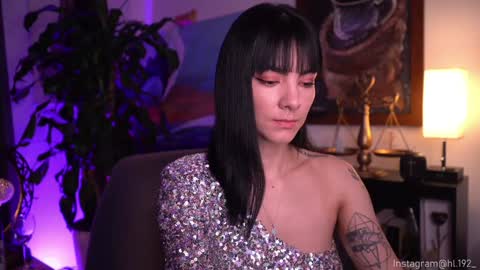 Snapshot of hollylinder_ chatting on 12-28-24, 02:22 Holly Linder online show from 12-28-24, 02:22