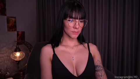 Snapshot of hollylinder_ chatting on 01-08-25, 01:42 Holly Linder online show from 01-08-25, 01:42