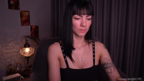Snapshot of hollylinder_ chatting on 01-22-25, 05:05 Holly Linder online show from 01-22-25, 05:05