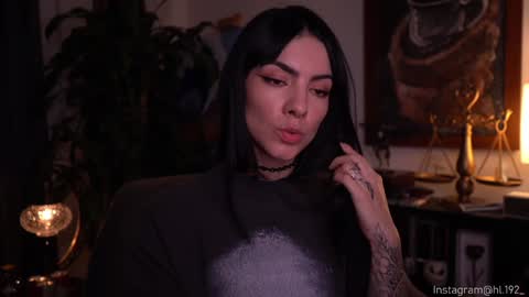 Snapshot of hollylinder_ chatting on 02-01-25, 07:05 Holly Linder online show from 02-01-25, 07:05