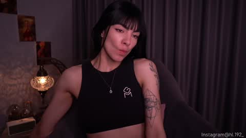 Snapshot of hollylinder_ chatting on 02-05-25, 04:48 Holly Linder online show from 02-05-25, 04:48