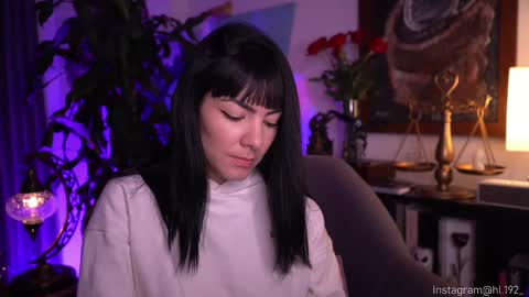 Snapshot of hollylinder_ chatting on 02-16-25, 01:36 Holly Linder online show from 02-16-25, 01:36