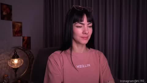 Snapshot of hollylinder_ chatting on 02-20-25, 01:46 Holly Linder online show from 02-20-25, 01:46