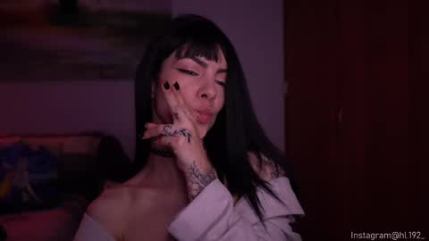Snapshot of hollylinder_ chatting on 02-22-25, 05:02 Holly Linder online show from 02-22-25, 05:02