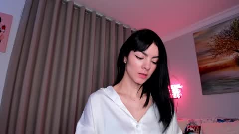 Snapshot of hollylinder_ chatting on 02-23-25, 02:07 Holly Linder online show from 02-23-25, 02:07