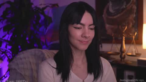 Snapshot of hollylinder_ chatting on 03-09-25, 05:44 Holly Linder online show from 03-09-25, 05:44
