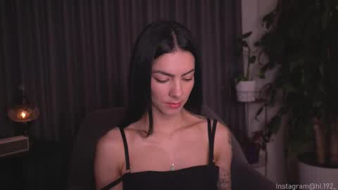 Snapshot of hollylinder_ chatting on 09-17-25, 01:18 Holly Linder online show from 09-17-25, 01:18