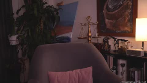 Snapshot of hollylinder_ chatting on 09-24-25, 02:04 Holly Linder online show from 09-24-25, 02:04