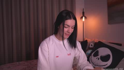 Snapshot of hollylinder_ chatting on 10-02-25, 01:23 Holly Linder online show from 10-02-25, 01:23