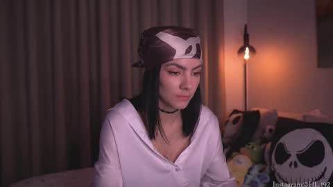 Snapshot of hollylinder_ chatting on 10-05-25, 02:10 Holly Linder online show from 10-05-25, 02:10