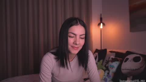 Snapshot of hollylinder_ chatting on 10-09-25, 02:09 Holly Linder online show from 10-09-25, 02:09