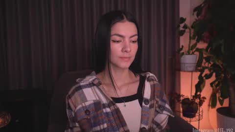 Snapshot of hollylinder_ chatting on 10-12-25, 02:10 Holly Linder online show from 10-12-25, 02:10