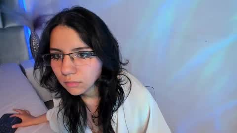 Snapshot of hollypeach_ chatting on 12-05-25, 08:16 hollypeach_ online show from 12-05-25, 08:16
