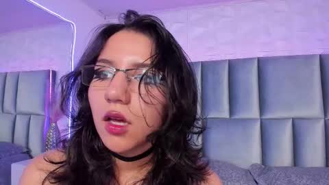 Snapshot of hollypeach_ chatting on 12-18-25, 08:15 hollypeach_ online show from 12-18-25, 08:15