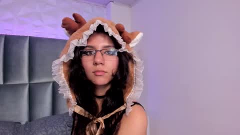 Snapshot of hollypeach_ chatting on 12-22-25, 07:44 hollypeach_ online show from 12-22-25, 07:44