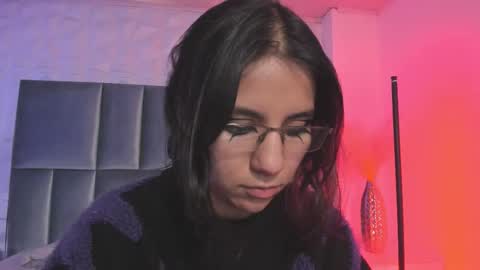 Snapshot of hollypeach_ chatting on 02-22-26, 03:21 hollypeach_ online show from 02-22-26, 03:21