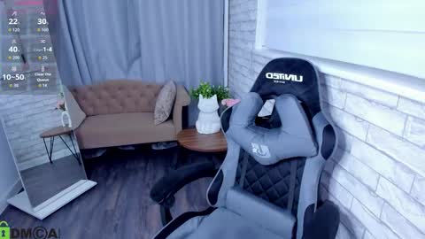 Snapshot of hollyray_ chatting on 10-19-25, 08:26 Holly online show from 10-19-25, 08:26