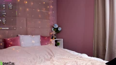 Snapshot of hollyray_ chatting on 10-27-25, 07:45 Holly online show from 10-27-25, 07:45