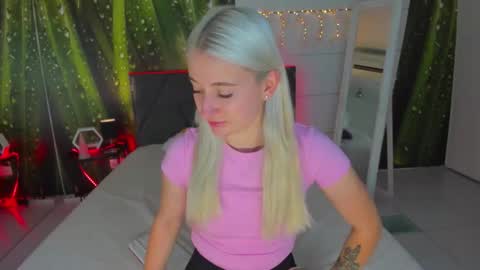 HollyTaillor online show from 09-11-25, 05:29