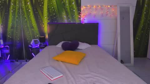 HollyTaillor online show from 10-16-25, 05:30