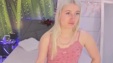 HollyTaillor online show from 01-06-26, 06:39