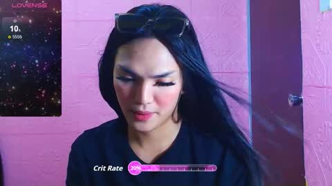 Snapshot of hollywoodbitch chatting on 10-22-25, 02:01 Isabella Marie online show from 10-22-25, 02:01