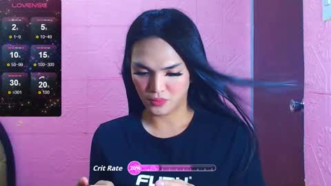 Snapshot of hollywoodbitch chatting on 11-07-25, 08:47 Isabella Marie online show from 11-07-25, 08:47