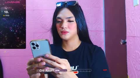 Snapshot of hollywoodbitch chatting on 11-09-25, 01:37 Isabella Marie online show from 11-09-25, 01:37