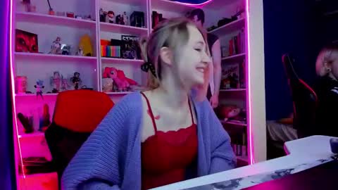 Snapshot of holy_rumi chatting on 02-15-26, 12:03 Rumi online show from 02-15-26, 12:03