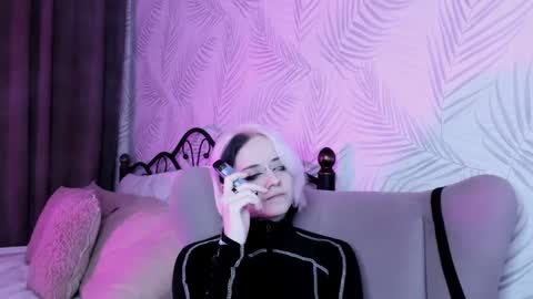 Miss Silvia   GMT2  Tuesday - Saturday  0900am-1600pm online show from 12-19-24, 08:13