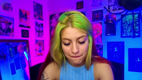Snapshot of holyeva chatting on 12-06-24, 12:56   online show from 12-06-24, 12:56
