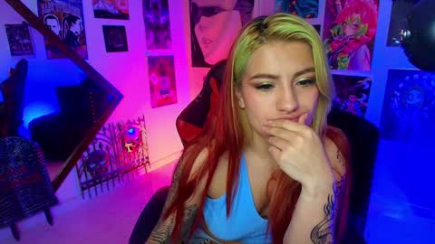 Snapshot of holyeva chatting on 12-16-24, 11:39   online show from 12-16-24, 11:39