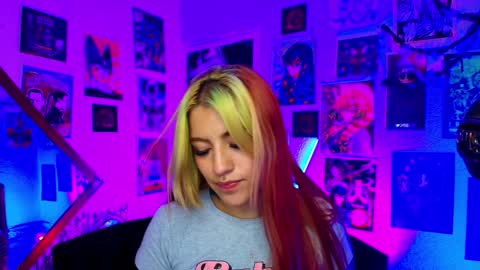 Snapshot of holyeva chatting on 12-18-24, 03:15   online show from 12-18-24, 03:15