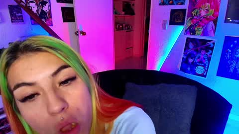 Snapshot of holyeva chatting on 02-05-25, 11:06   online show from 02-05-25, 11:06