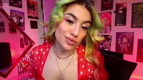 Snapshot of holyeva chatting on 02-18-25, 09:20   online show from 02-18-25, 09:20